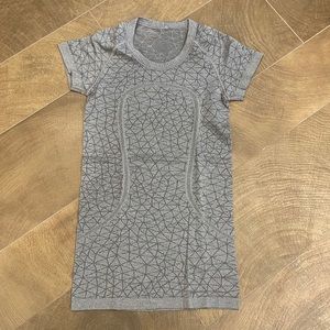 COPY - COPY - Lululemon Short Sleeve Swiftly Size 4